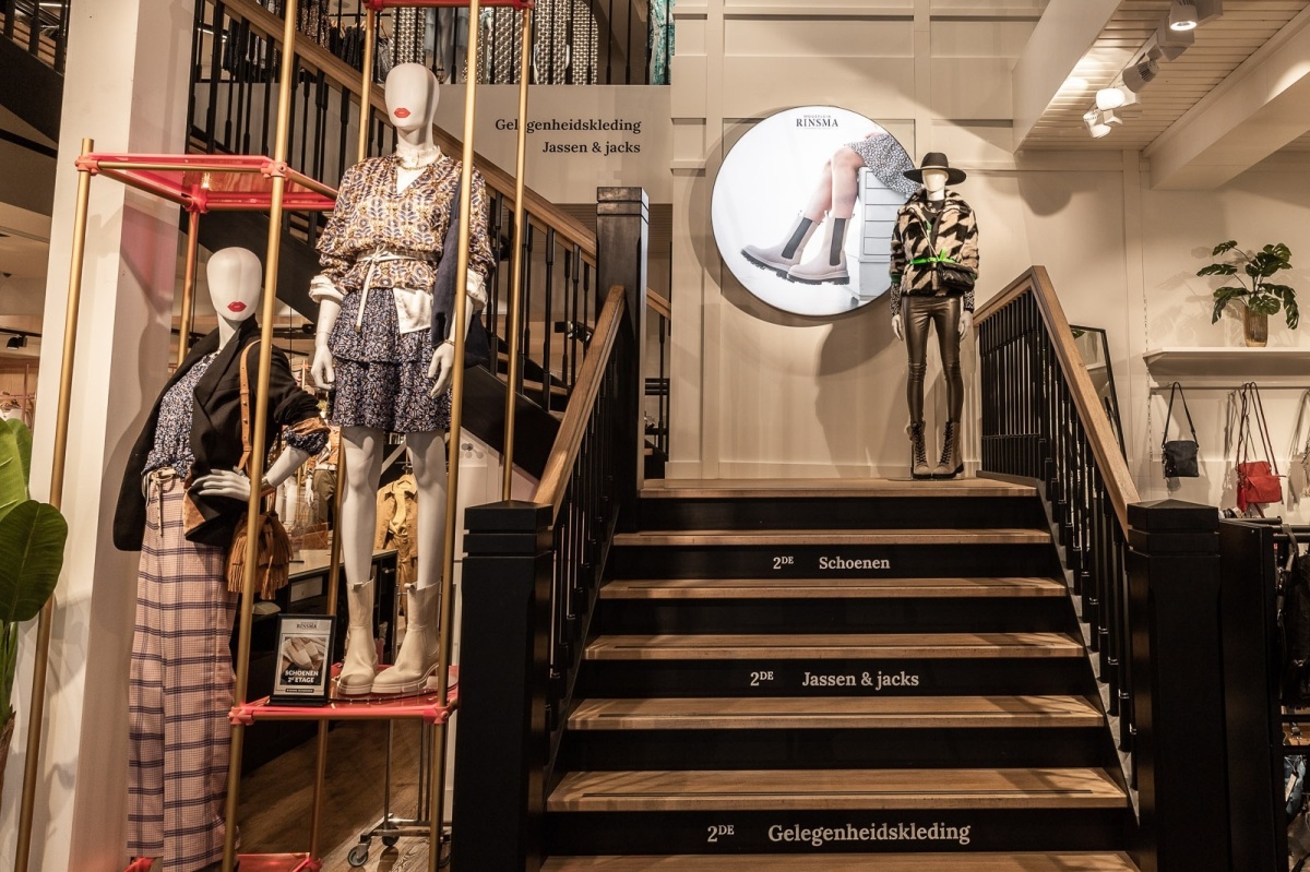 Verlicht gebogen wandframe